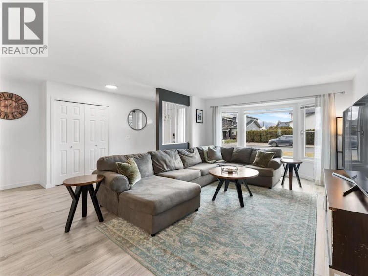 885 Wintergreen Drive, Kelowna, BC, V1W 3V9 - 2