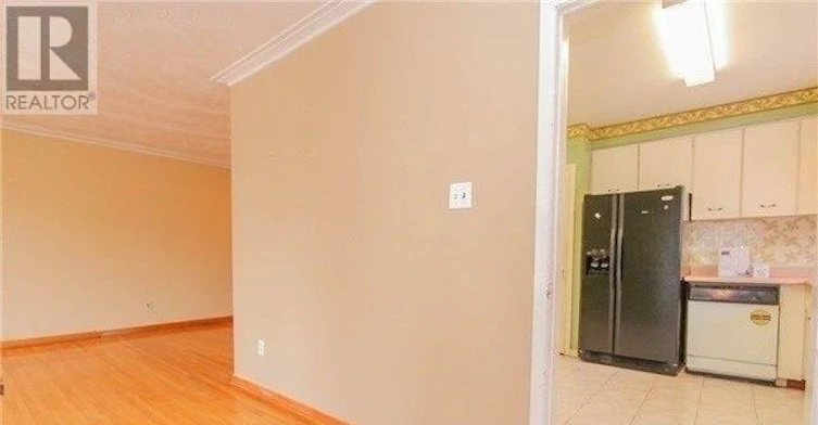 UPPER LEVEL-31 Lakeland Drive, Toronto, ON, M9V 1M8 - 4
