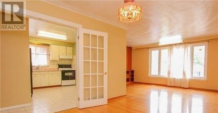 UPPER LEVEL-31 Lakeland Drive, Toronto, ON, M9V 1M8 - 6