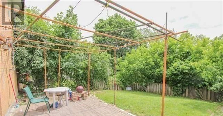 UPPER LEVEL-31 Lakeland Drive, Toronto, ON, M9V 1M8 - 13