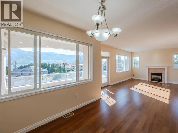 301-5820 89th Street, Osoyoos, BC, V0H 1V1 - 5