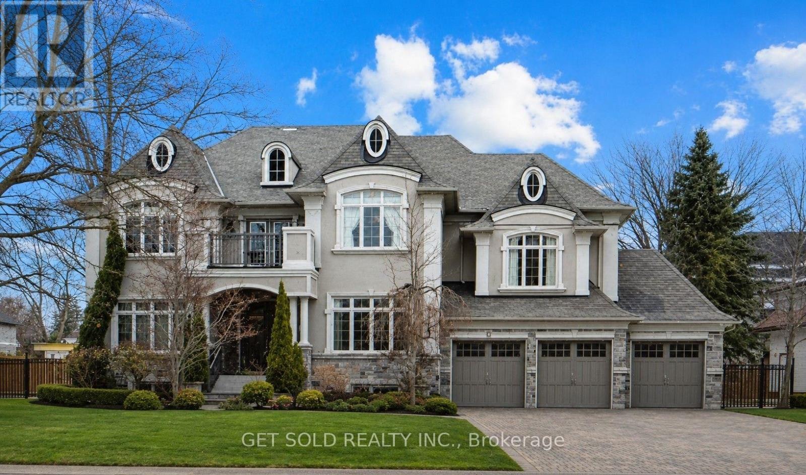 8 Thornhill Avenue, Vaughan, ON, L4J 1J4