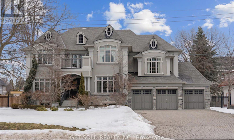8 Thornhill Avenue
