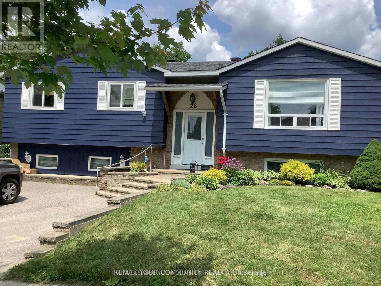 28 Indian Arrow Road, Barrie, ON, L4M 5H3