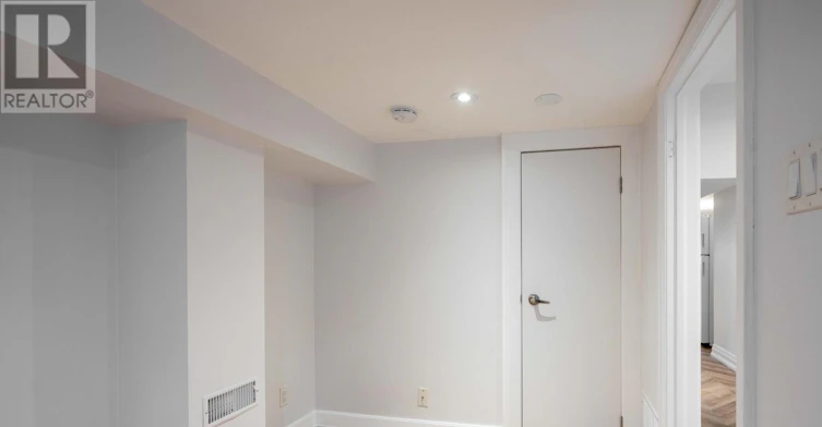 LOWER-5 Ivy Avenue, Toronto, ON, M4L 2H6 - 19