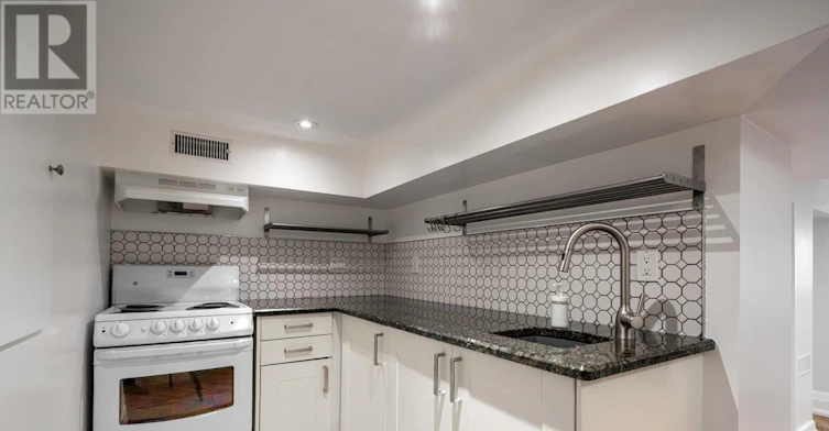 LOWER-5 Ivy Avenue, Toronto, ON, M4L 2H6 - 2