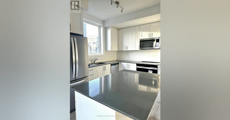 12-22 Lytham Green Circle, Newmarket, ON, L3Y 0H4 - 7
