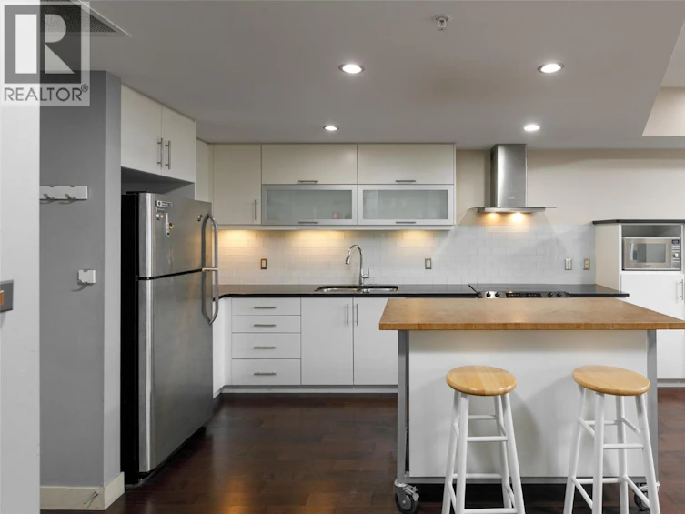 203-700 Martin Avenue, Kelowna, BC, V1Y 6V3 - 4