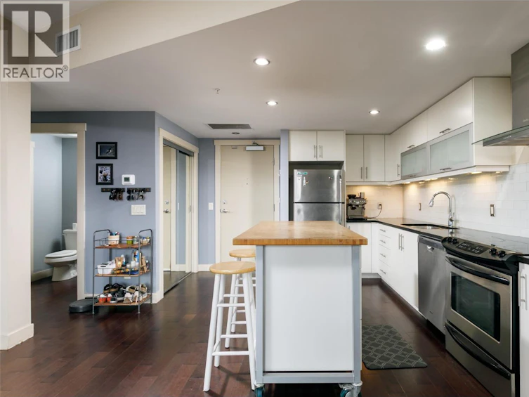 203-700 Martin Avenue, Kelowna, BC, V1Y 6V3 - 3