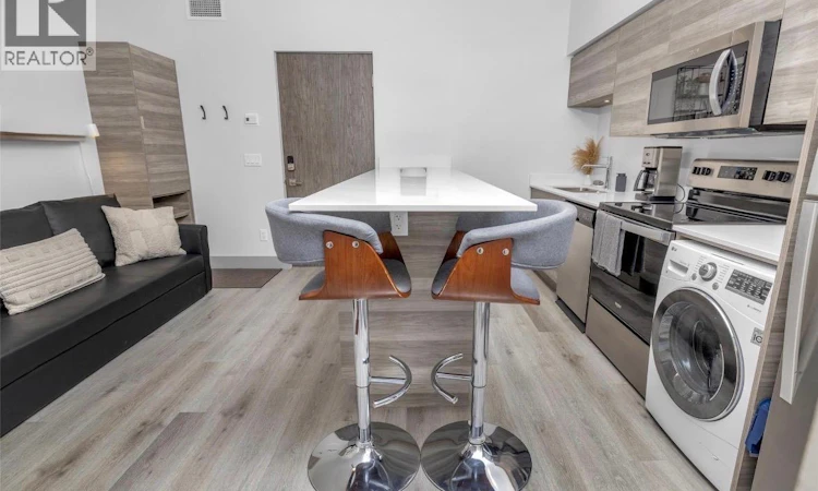 507-2555 Lakeshore Road