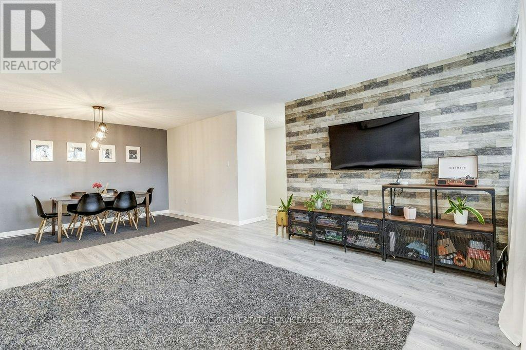 601-212 Kerr Street, Oakville, ON, L6K 3B1