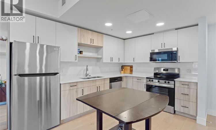 307-215 Royal Avenue