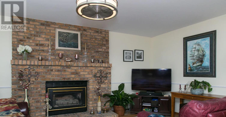 196 Shannon Place, Tecumseh, ON, N8N 4J3 - 7