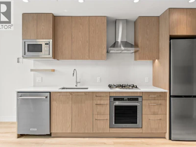 204-3051 Abbott Street - 4