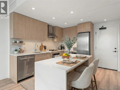 508-3051 Abbott Street - 2