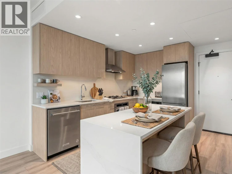 508-3051 Abbott Street, Kelowna, BC, V1Y 1G9 - 2