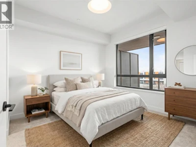 508-3051 Abbott Street - 4