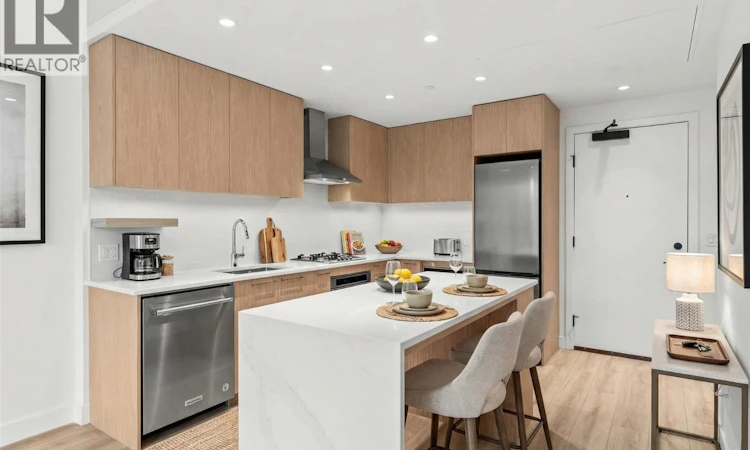 308-3051 Abbott Street