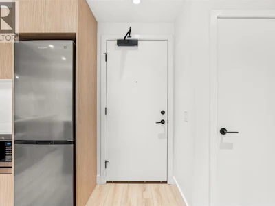 308-3051 Abbott Street - 4