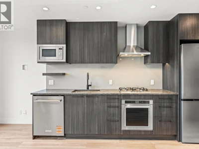 409-3051 Abbott Street - 2