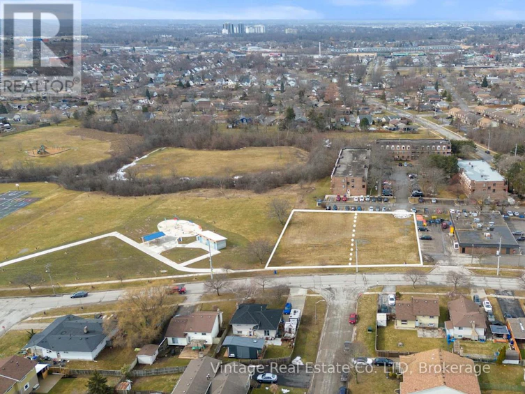 116 Woodrow Street, St. Catharines, ON, L2P 3T7 - 4
