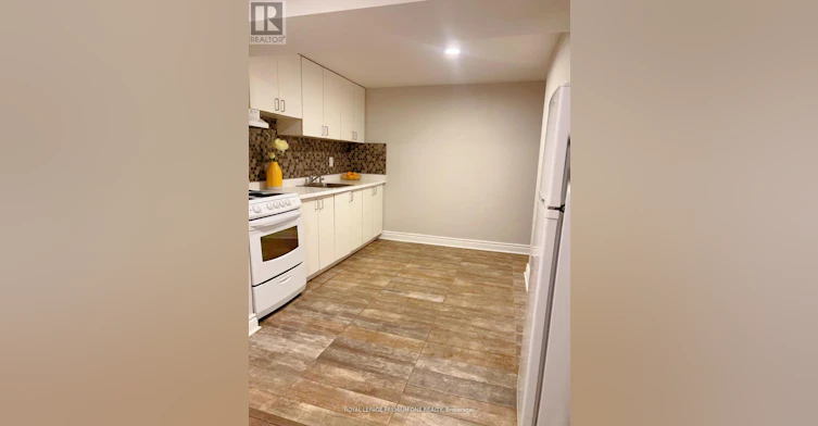 C-297 Vaughan Road, Toronto, ON, M6C 2N3 - 4