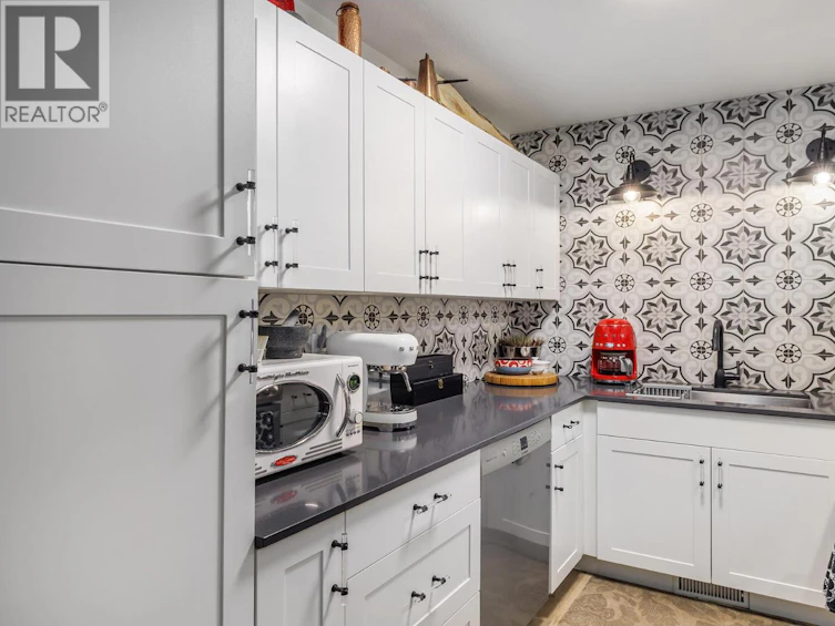 102-3155 Gordon Drive, Kelowna, BC, V1W 3N5 - 10