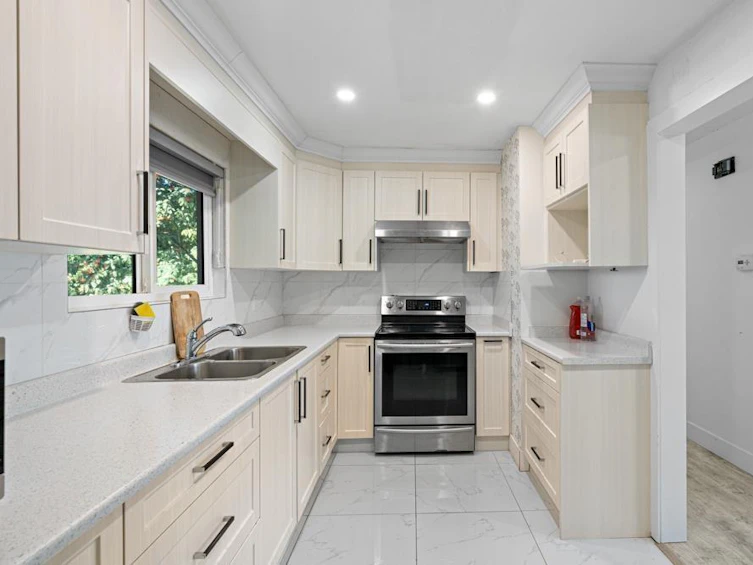 13115 107a Avenue, Surrey, BC, V3T 2G9 - 12