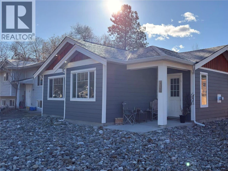 594 Sixth Avenue, Midway, BC, V0H 1M0 - 3