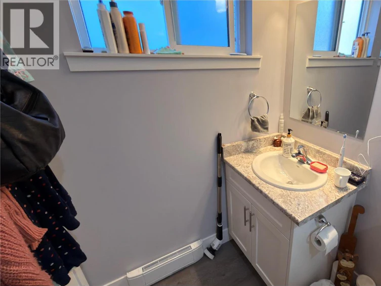 594 Sixth Avenue, Midway, BC, V0H 1M0 - 25