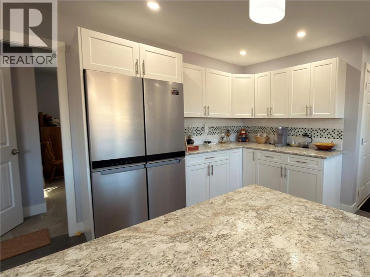 594 Sixth Avenue, Midway, BC, V0H 1M0 - 17