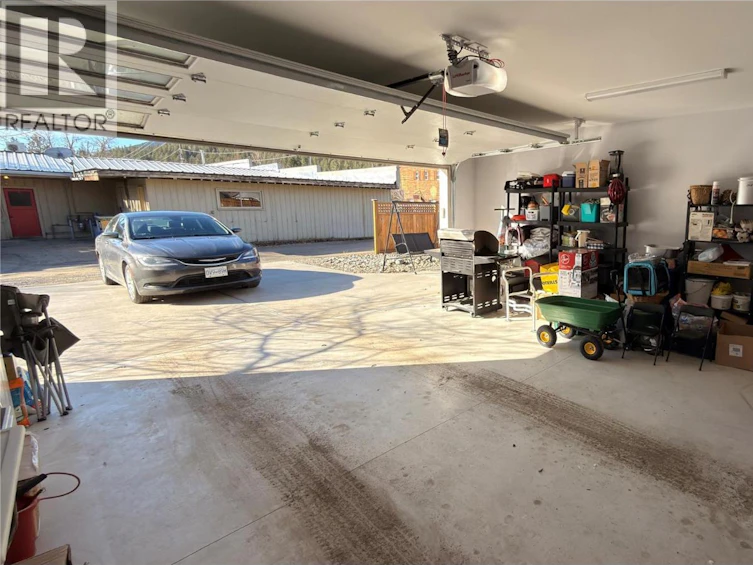 594 Sixth Avenue, Midway, BC, V0H 1M0 - 40