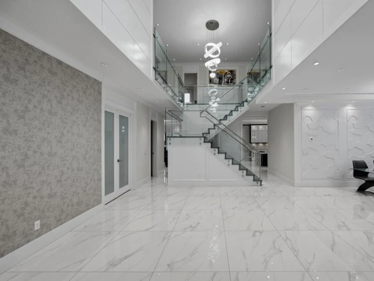 6899 Clevedon Drive, Surrey, BC, V3W 6H6 - 3