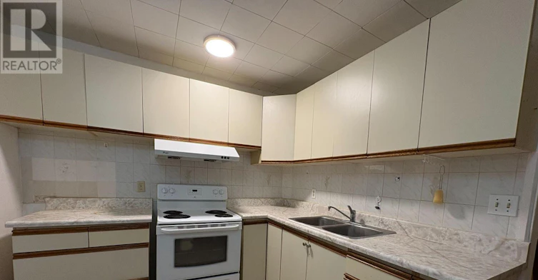 2471 Gerrard Street E, Toronto, ON, M4E 2G3 - 9