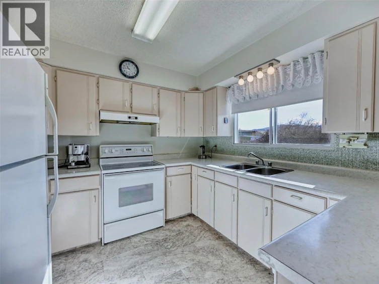 5883 Fairview Place, Oliver, BC, V0H 1T1 - 5