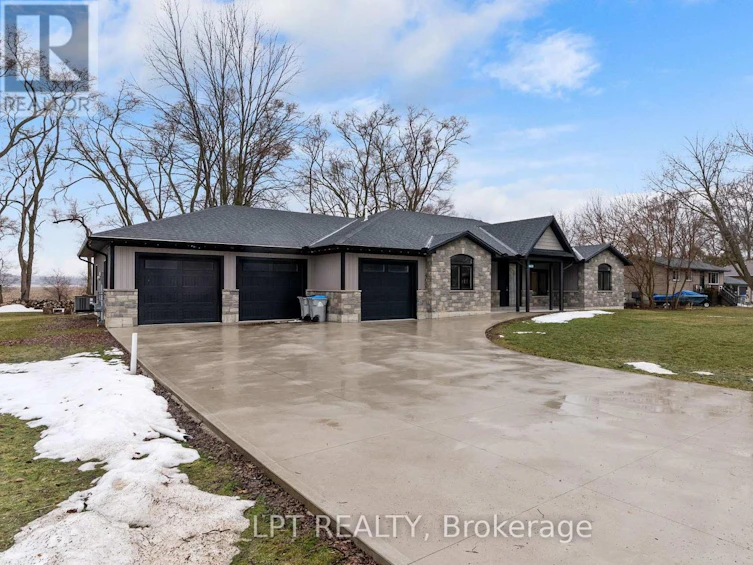 8439 Lazy Lane, Lambton Shores, ON, N0M 2N0 - 36