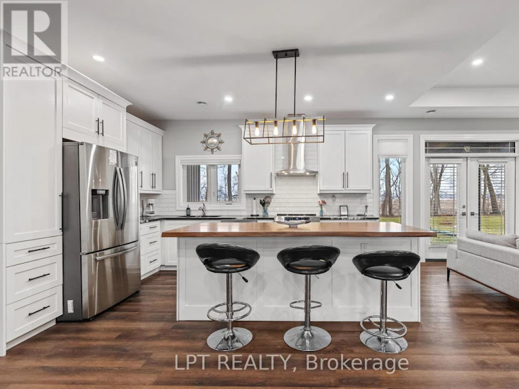 8439 Lazy Lane, Lambton Shores, ON, N0M 2N0 - 11