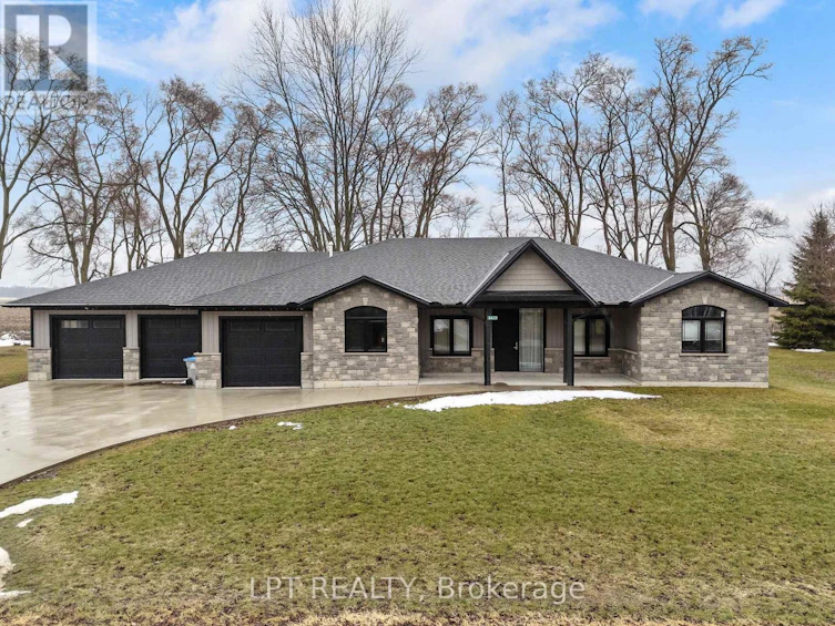 8439 Lazy Lane, Lambton Shores, ON, N0M 2N0 - 46