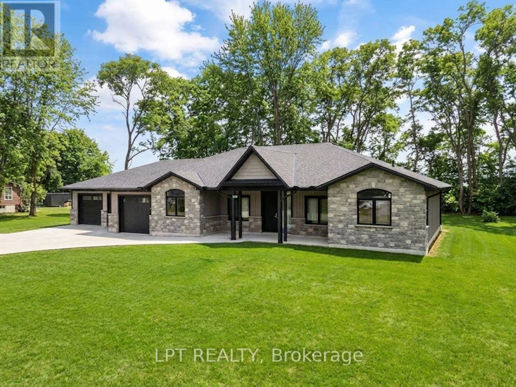 8439 Lazy Lane, Lambton Shores, ON, N0M 2N0