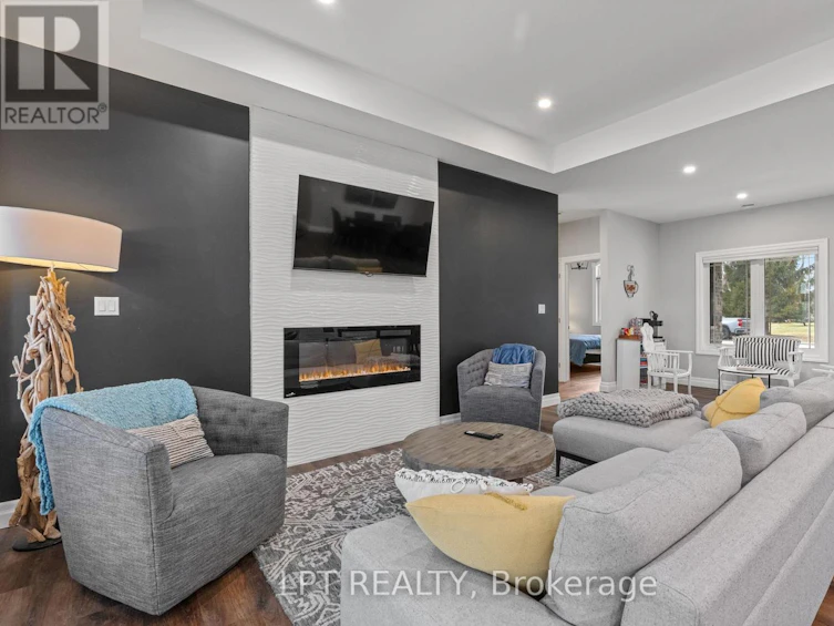 8439 Lazy Lane, Lambton Shores, ON, N0M 2N0 - 13
