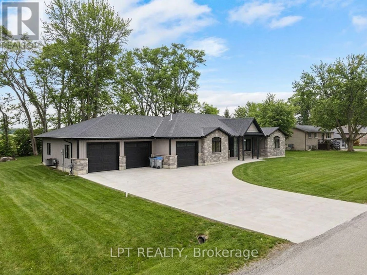 8439 Lazy Lane, Lambton Shores, ON, N0M 2N0 - 3