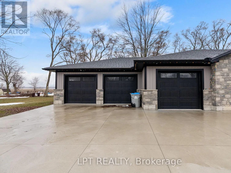 8439 Lazy Lane, Lambton Shores, ON, N0M 2N0 - 39