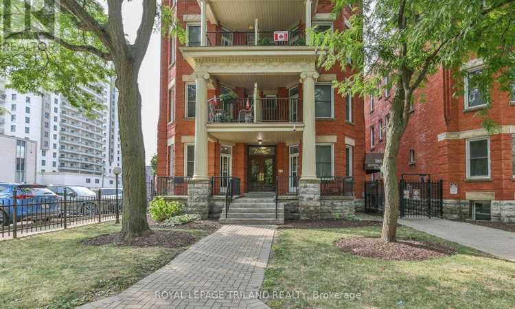 101-285 Queens Avenue