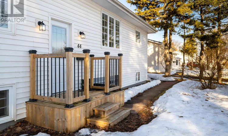 44 Westcomb Crescent