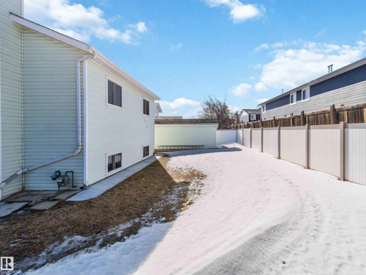 14748 33 Street NW, Edmonton, AB, T5Y 2G2 - 45