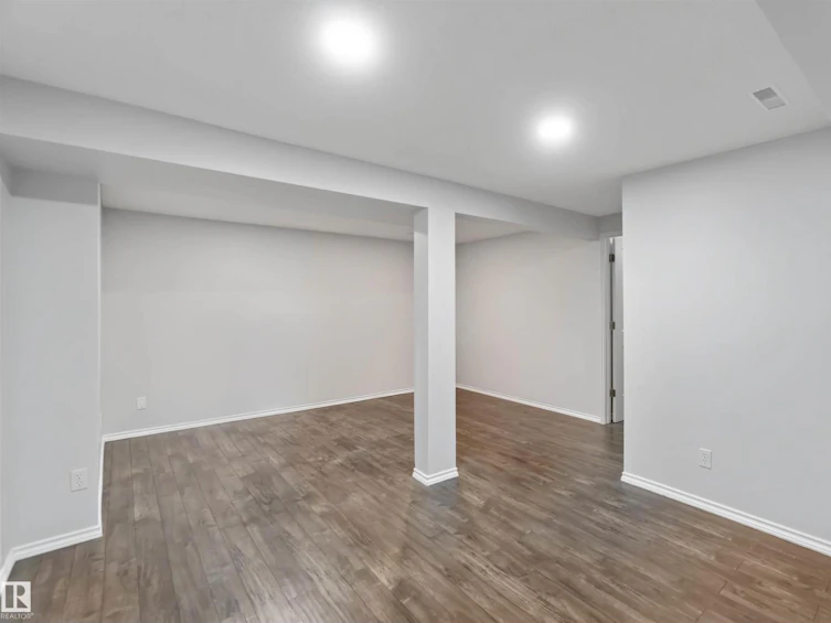 14748 33 Street NW, Edmonton, AB, T5Y 2G2 - 41