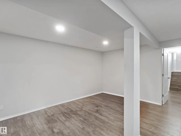 14748 33 Street NW, Edmonton, AB, T5Y 2G2 - 42