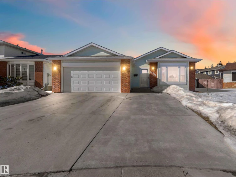 14748 33 Street NW, Edmonton, AB, T5Y 2G2