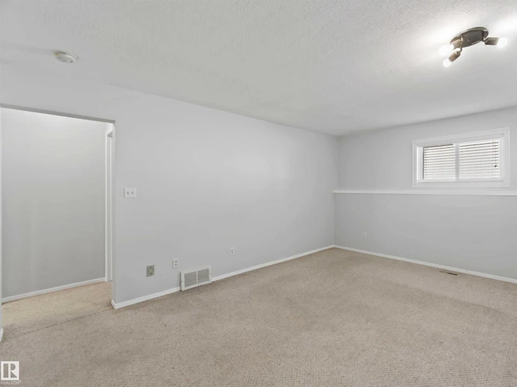 14748 33 Street NW, Edmonton, AB, T5Y 2G2 - 31