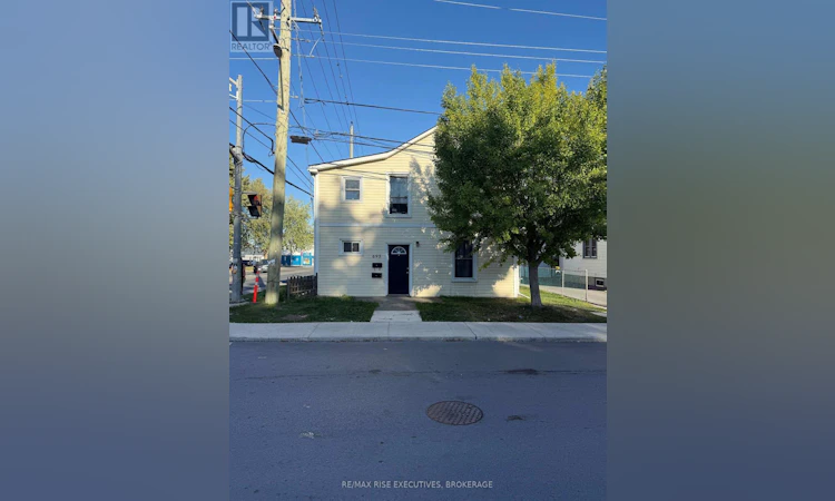 695 Victoria Street